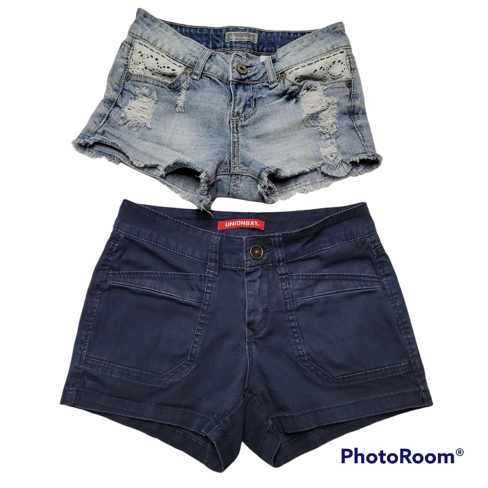 2 Pairs of Juniors Size 3 Shorts